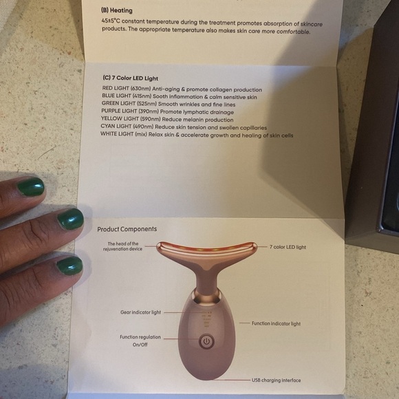 7 Color Beauty Device for Face & Neck in rose gold - Picture 7 of 12